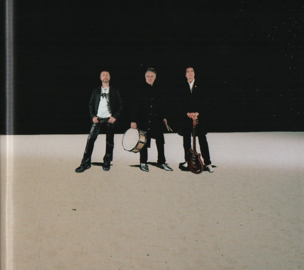 Queen And Paul Rodgers  The Cosmos Rocks : CD & DVD Edition : Booklet16